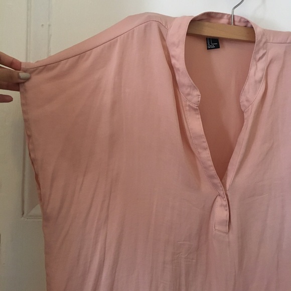 Forever 21 Plain flowy v-Neck Pink blouse - Picture 5 of 6
